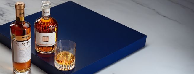 Aký je rozdiel medzi brandy a koňakom?